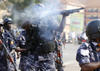 Bring Kayihura to us, rioting traders insist as gunfire and teargas rock Nateete Market
