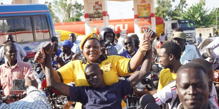 COVID-19: MPs want more than 200 people at political rallies