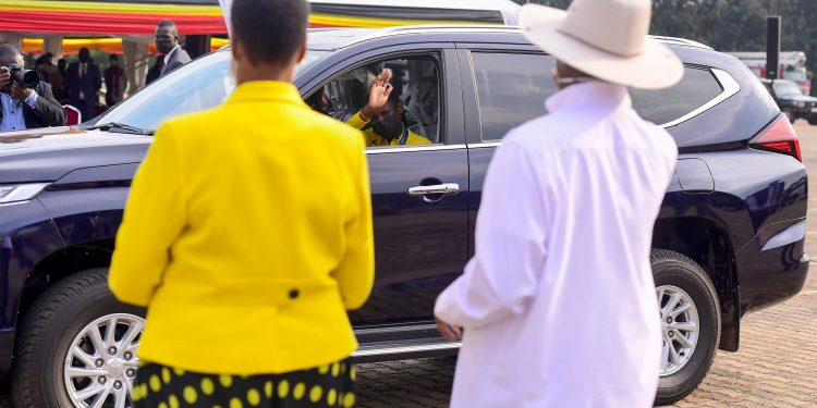 Museveni gives cars to Olympic heroes