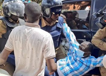 Kizza Besigye attacks Museveni, arrested again