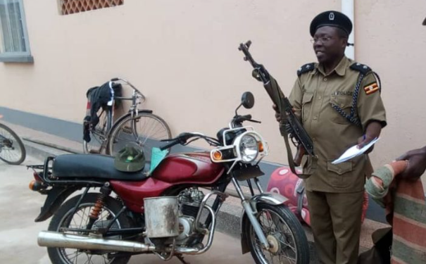 Boda bodas being exchanged for guns